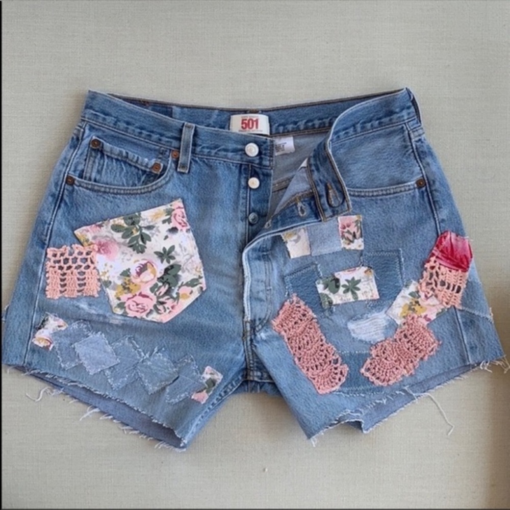 LEVI’S Vintage 501 High Waist Button Fly Patchwork Cut Off Denim Jean Shorts - Picture 7 of 8